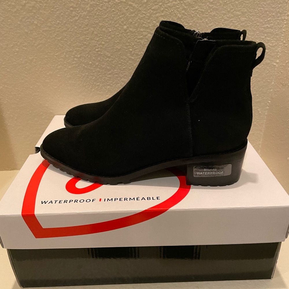 BLONDO Suede Booties